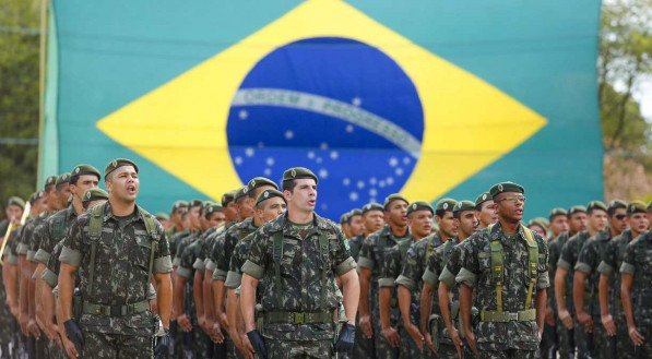 O texto também faz uma referência a pessoas que pressionaram as Forças Armadas por uma posição