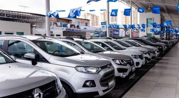 Para comprar um carro zero km, o brasileiro gasta em média R$ 130,8 mil