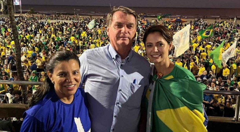 A pastora Ezenete Rodrigues ao lado de Jair Bolsonaro e Michelle Bolsonaro
