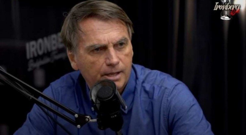 Bolsonaro faz nova promessa sobre piso salarial da enfermagem em podcast; confira