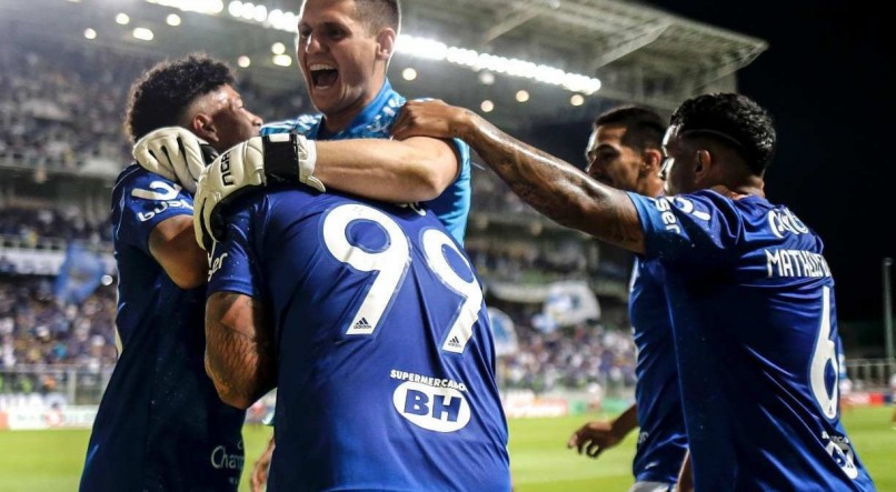 Diante do Guarani, o Cruzeiro cumpriu tabela na S&eacute;rie B ap&oacute;s conquistar acesso e t&iacute;tulo