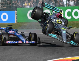 Fernando Alonso e Lewis Hamilton colidiram na primeira volta do GP da Bélgica