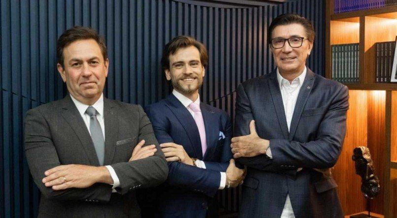 Diretor-Presidente e Sócio Co-fundador da empresa, Rodolfo Tamborin, Prof. Roberto Grobman e o empresário Janguiê Diniz