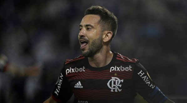 Everton Ribeiro se despediu do Flamengo neste s&aacute;bado (06)