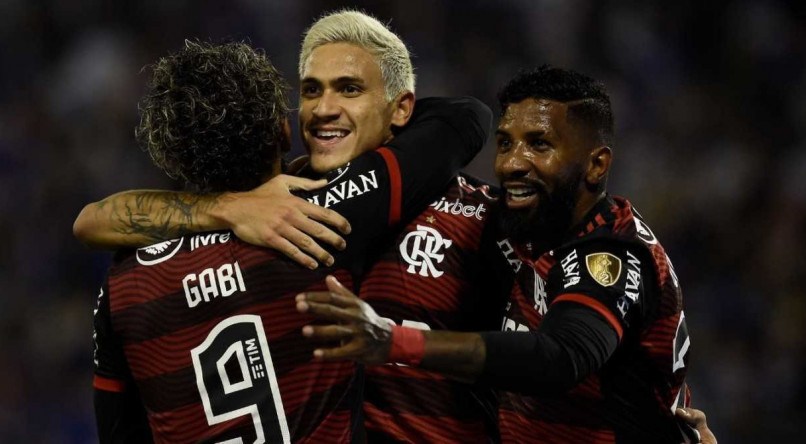 Flamengo enfrenta o Corinthians na final da Copa do Brasil.