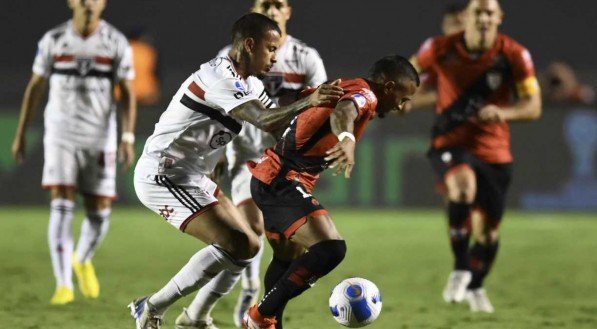 Atlético-Go e São Paulo disputaram o jogo de ida das semifinais da Sul-Americana no estádio Serra Dourada