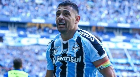 LUCAS UEBEL/GR&Ecirc;MIO