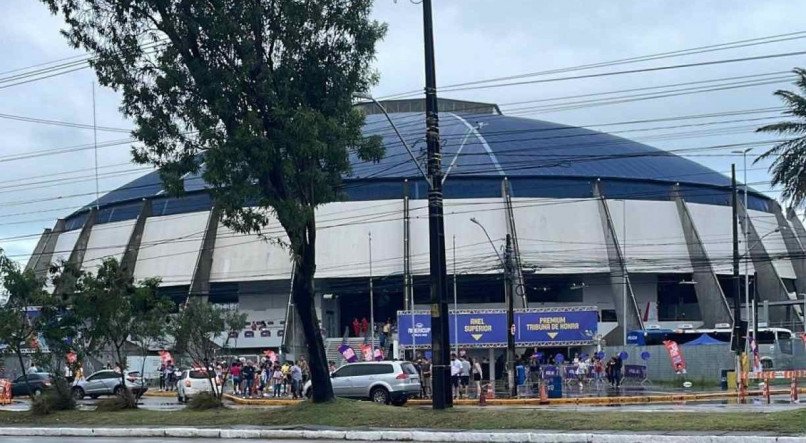 Chuvas leves atingiram a cidade do Recife-PE neste domingo (4)