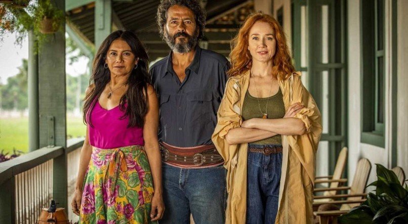 Irma ( Camila Morgado ) chega ao Pantanal, surpreendendo Filó ( Dira Paes ) e José Leôncio ( Marcos Palmeira )