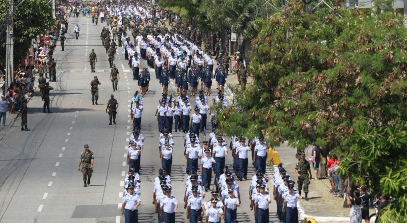 No Recife, o tradicional desfile cívico-militar desta sexta-feira, Sete de Setembro, é realizado na avenida Marechal Mascarenhas de Morais, bairro de Imbiribeira, com concentração no Viaduto Tancredo Neves.