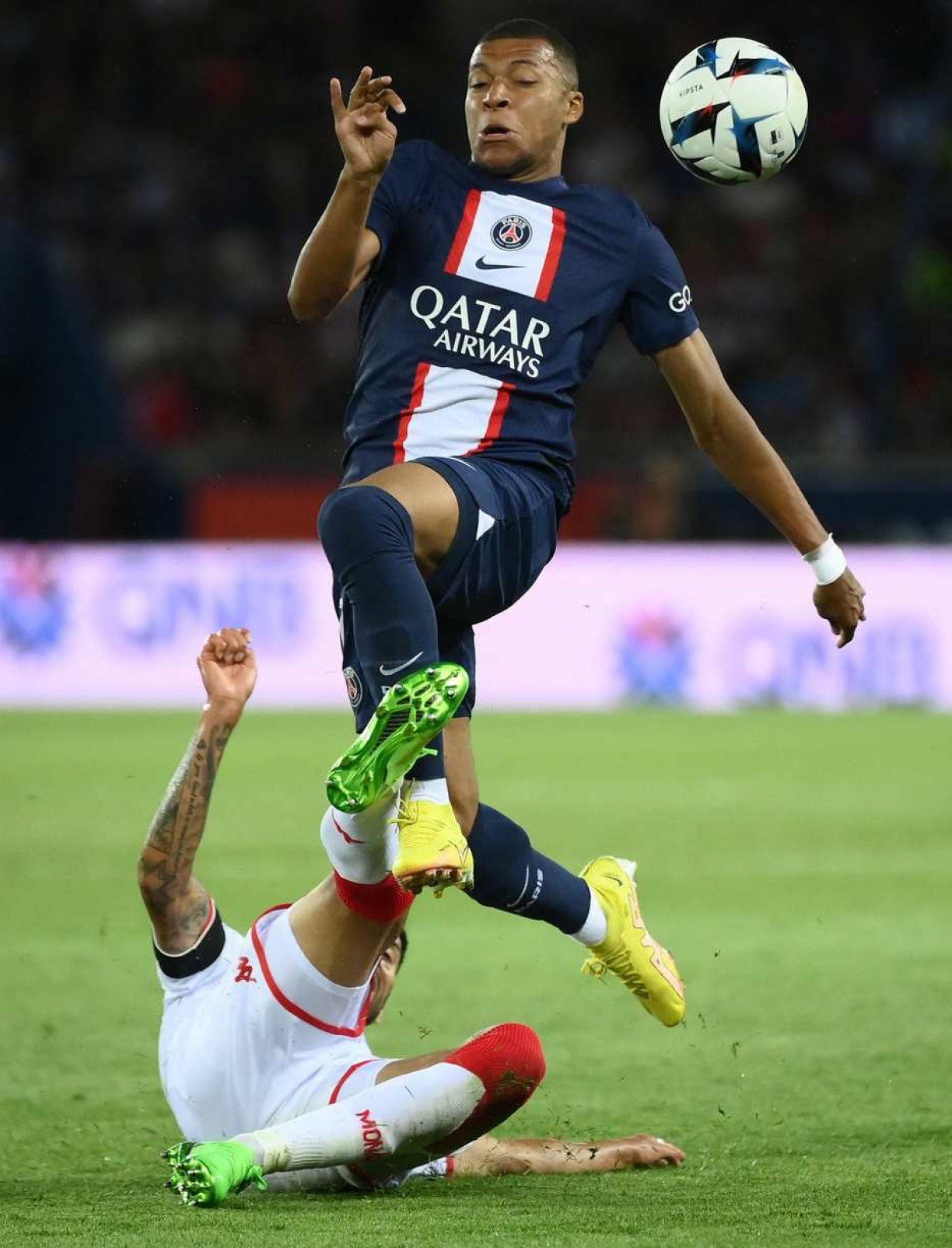 Futebol Arte - Mbappe é o jogador com o maior salário do mundo. Veja quanto  ele recebe (em Reais) Por Segundo - R$ 21.63 Por Minuto - R$ 1.298 Por Hora  