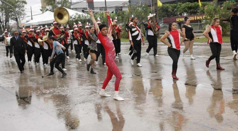 O tradicional desfile cívico é realizado na Avenida Marechal Mascarenhas de Moraes, bairro da Imbiribeira, Zona Sul do Recife