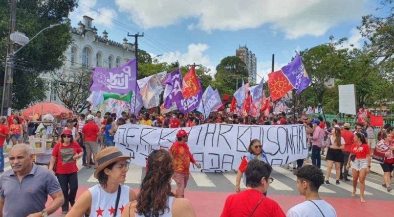 No Recife, a concentração do ato aconteceu às 8h, no Parque Treze de Maio, em frente ao prédio central da Faculdade de Direito do Recife