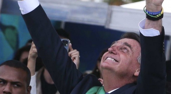 Bolsonaro chega ao Brasil nas primeiras horas da manh&atilde; desta quinta-feira (30)
