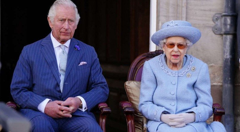 Com a morte da rainha Elizabeth, Charles, seu filho, torna-se rei