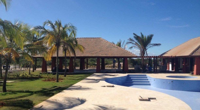Grupo Casais Condomínio privado Urbanização das Acácias, no setor de obras de hotelaria em Praia do Forte, Brasil.