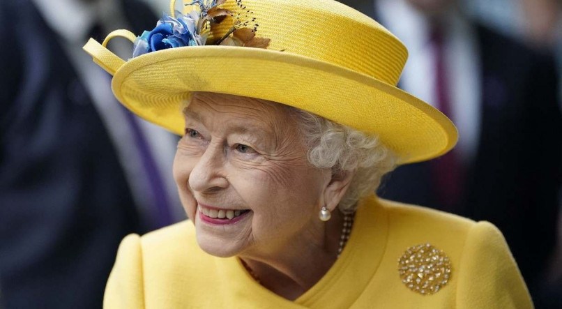 A rainha Elizabeth morre aos 96 anos, cercada por sua família, em sua residência de verão em Balmoral, na Escócia, depois que os médicos alertaram horas antes sobre seu estado de saúde