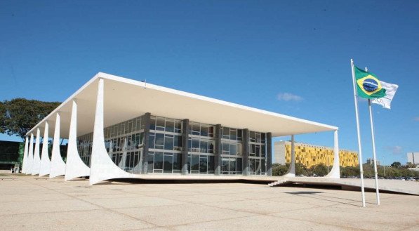 Com o voto do ministro Gilmar Mendes, foi formada a maioria (6 votos a 3) pela suspens&atilde;o do piso da enfermagem
