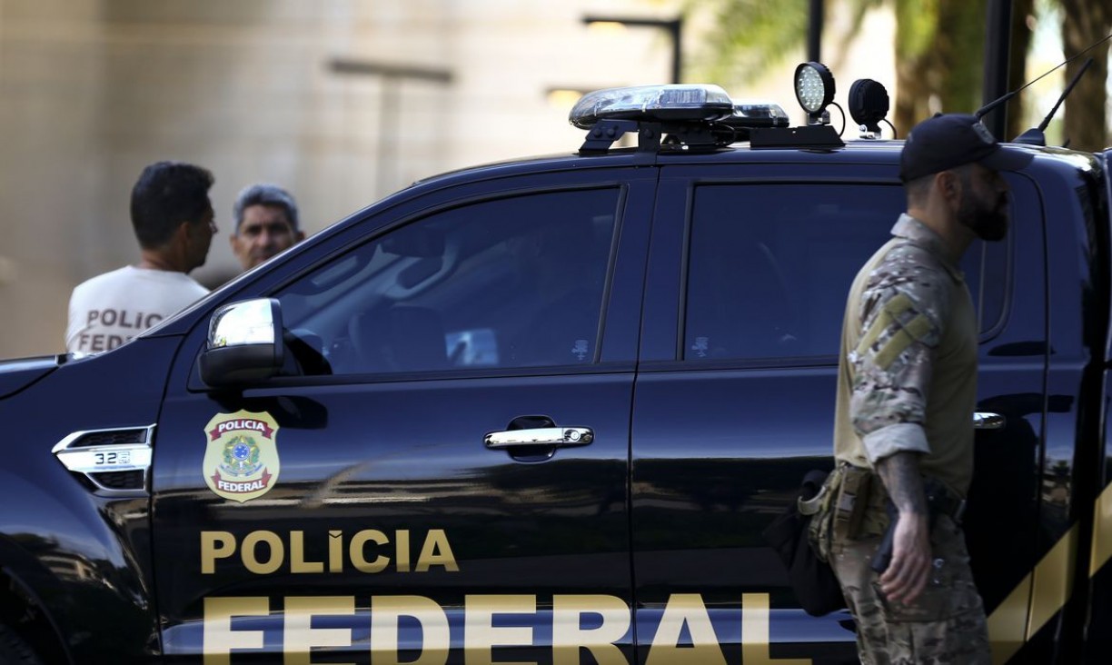 Operação da Polícia Federal mira doleiros suspeitos de crimes contra o sistema financeiro no Recife