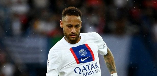 Neymar mostra coleção de figurinhas raras da Copa do Mundo e brinca:  'aceito propostas' - Jogada - Diário do Nordeste