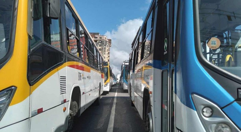 Greve dos motoristas de &ocirc;nibus e do metr&ocirc; do Recife ocorre nesta ter&ccedil;a-feira (25).