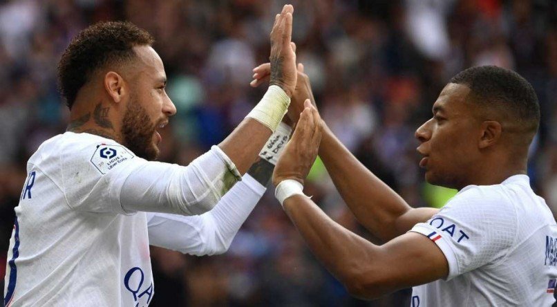 Neymar e Mbapp&eacute; vivem crise no PSG.