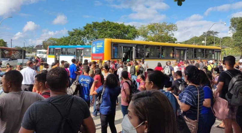 Protesto no na manhã desta quinta (15) no Terminal da Macaxeira