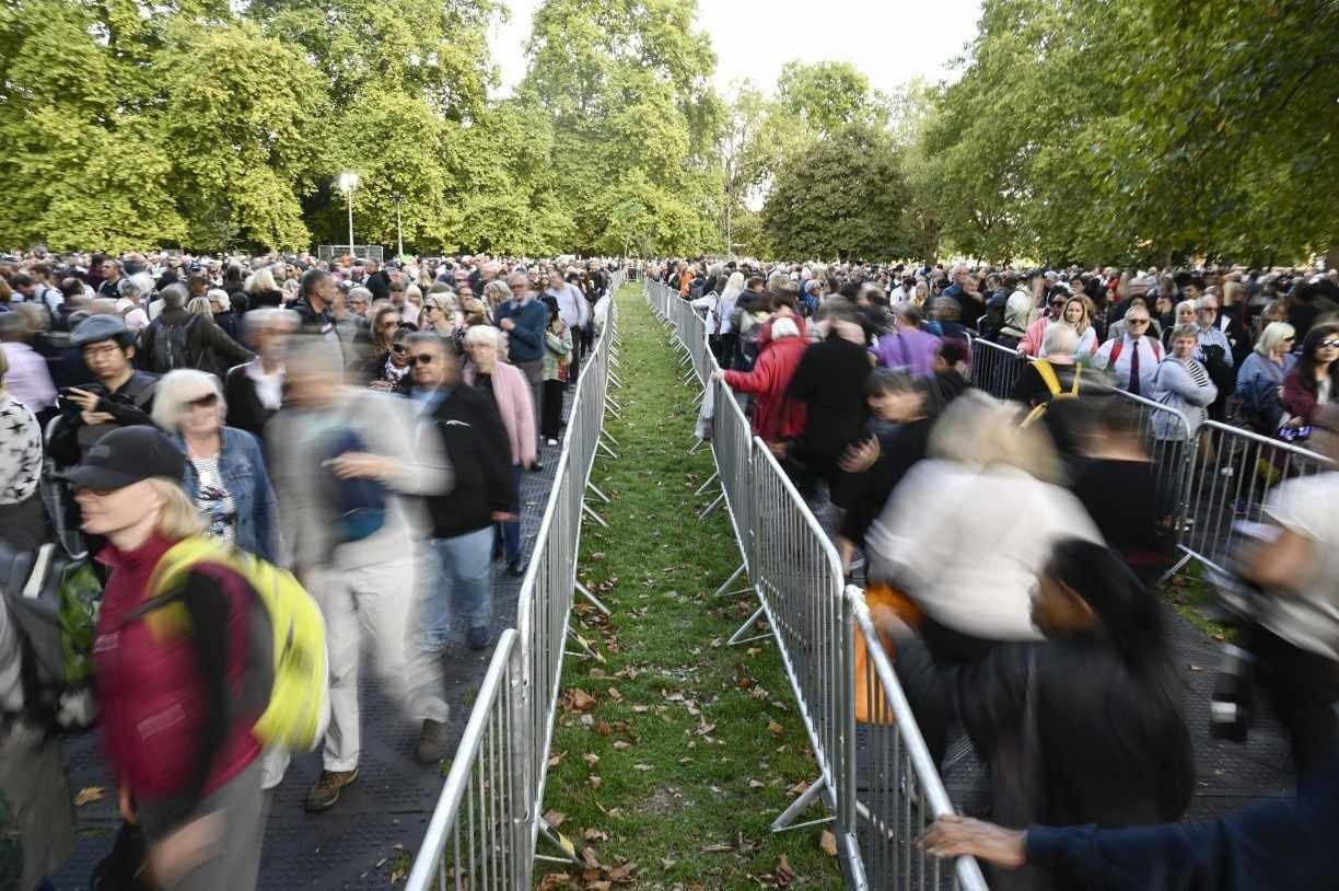 Fila para entrar no velório da rainha Elizabeth LOIC VENANCE / AFP