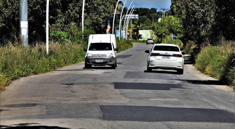 Governo de Pernambuco anuncia recupera&ccedil;&atilde;o da estrada que d&aacute; acesso &agrave; Praia de Muro Alto


NA FOTO: ESTRADA DE MURO ALTO