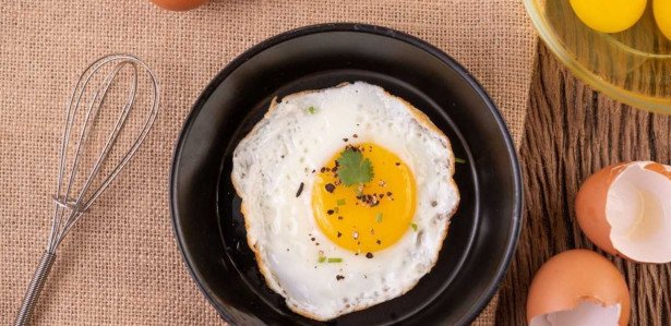 QUEM TEM COLESTEROL ALTO PODE COMER OVO? Saiba quais alimentos devem