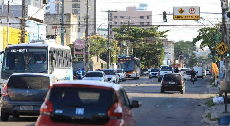 A promessa da Prefeitura de Olinda &eacute; que ir&aacute; melhorar n&atilde;o s&oacute; a circula&ccedil;&atilde;o dos autom&oacute;veis na cidade e recuperar a for&ccedil;a econ&ocirc;mica da Avenida Get&uacute;lio Vargas, mas tamb&eacute;m promover uma reurbaniza&ccedil;&atilde;o geral dos dois corredores e de quatro pra&ccedil;as existentes entre eles
