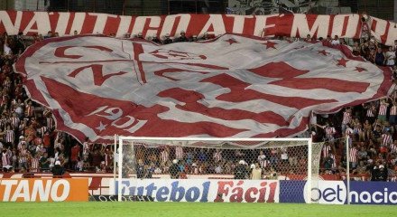 Torcida do Náutico apoiando o times nos Aflitos pela Série B