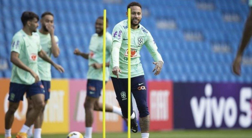 Técnico Tite testa quinteto ofensivo com participação de Neymar