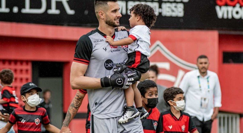 Dalton é o goleiro titular do Vitória diante do Paysandu na decisão pela Série C