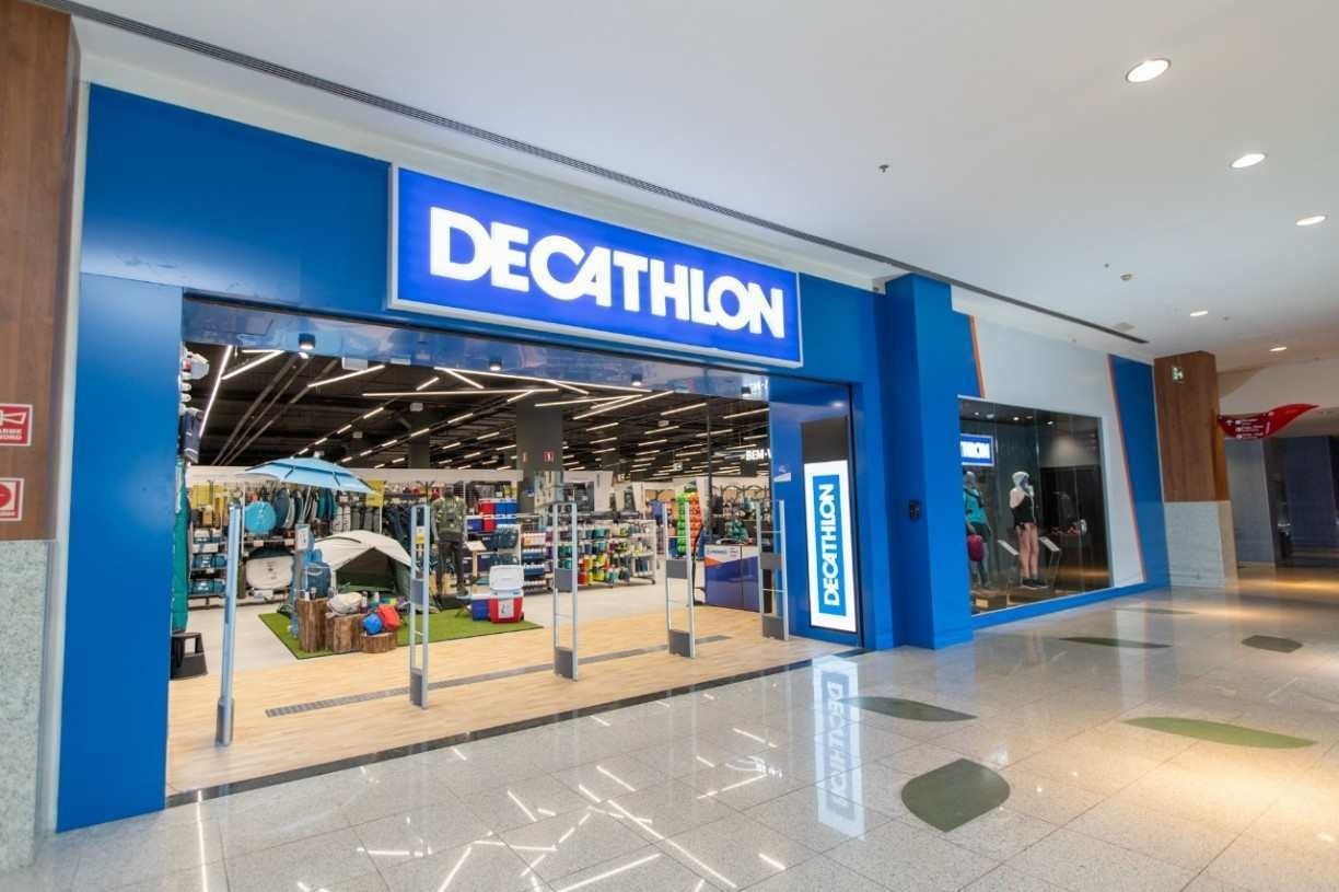 Decathlon abre maior loja da rede com quadra de areia e piscina