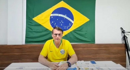Bolsonaro fez mais um discurso com ataques ao presidente do TSE