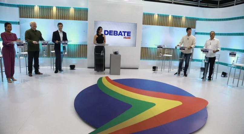 Candidatos no debate da TV Jornal
