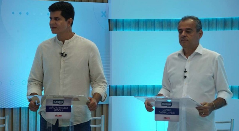 Candidatos João Arnaldo e Danilo Cabral criticaram ausência de Marília Arraes no debate da  TV Jornal   