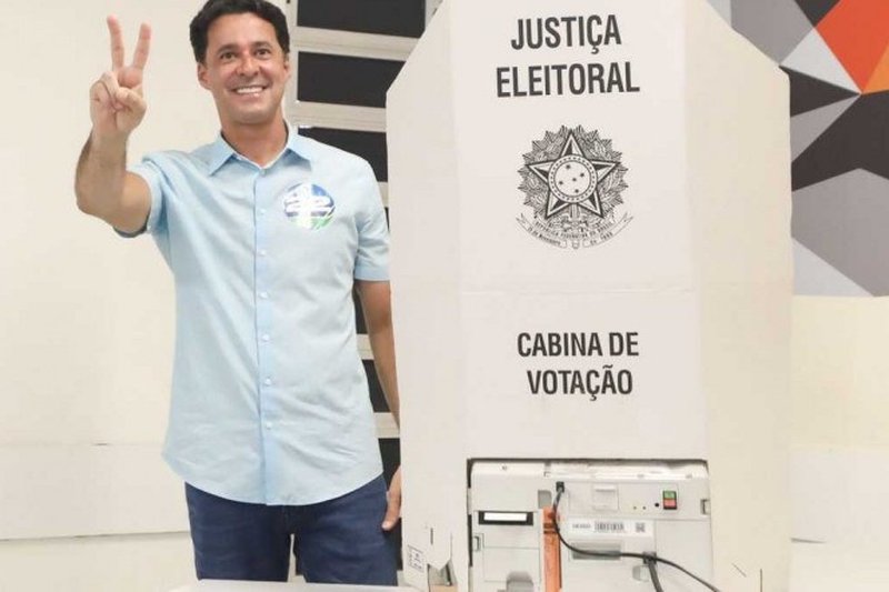 Para Anderson Ferreira, a chance da direita é de fazer um senador pois conseguiria isso com 25 a 30% dos votos