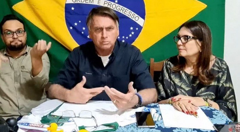 Bolsonaro durante uma transmissão ao vivo nas redes sociais feita em Belém 