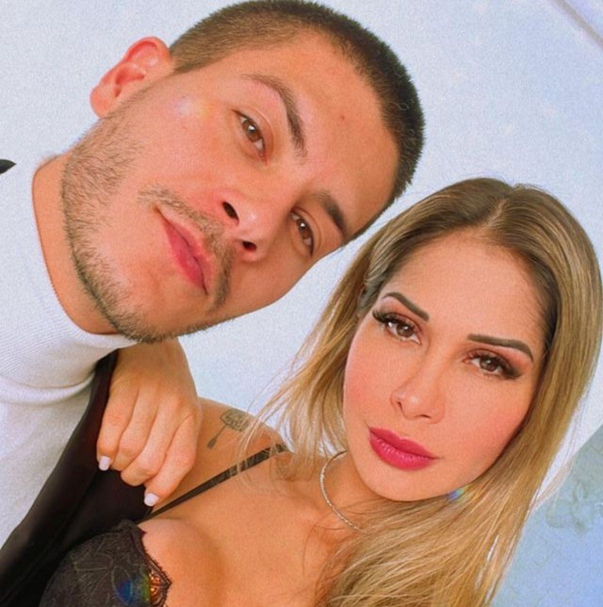 ARTHUR AGUIAR E MAÍRA CARDI: Relembre as traições do ator durante o  casamento