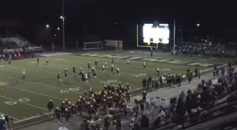 O jogo entre Whitmer High School e Toledo Central Catholic estava sendo transmitido ao vivo