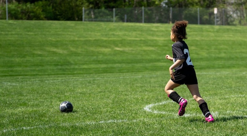 Praticar esportes na infância ajuda a reduzir as altas taxas de colesterol