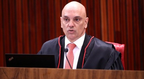 DECISÃO Moraes busca identificar financiadores dos atos antidemocráticos