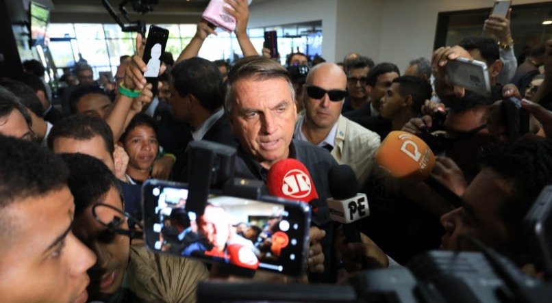 Bolsonaro esteve em Recife nesta quinta-feira (13) e passou por Boa Viagem