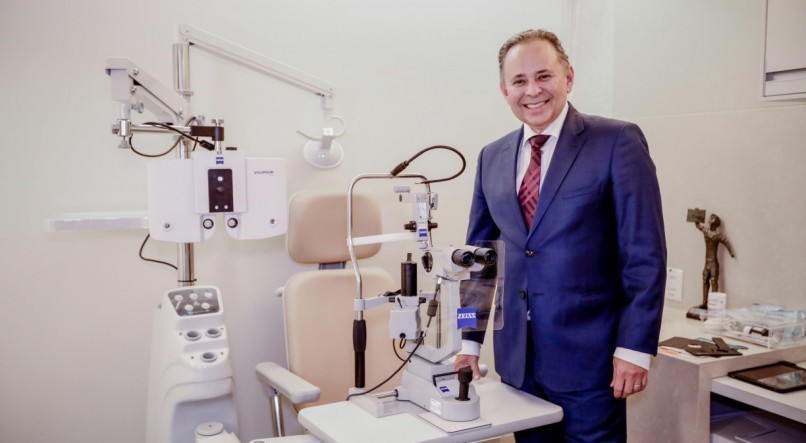 Dr. Álvaro Dantas, fundador do Ícone da Visão, é especialista em Catarata, Cirurgia Refrativa, Glaucoma e Ceratocone