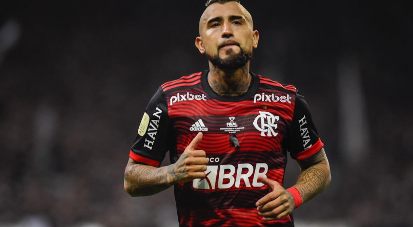 Vidal vive momentos de altos e baixos no Flamengo.