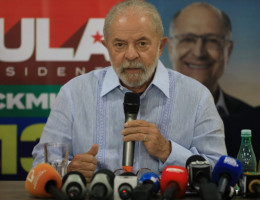 Lula (PT) em coletiva de imprensa concedida na Fetape, no Recife