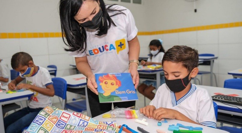 DIA DO PROFESSOR Petrolina transferiu feriado para a segunda-feira