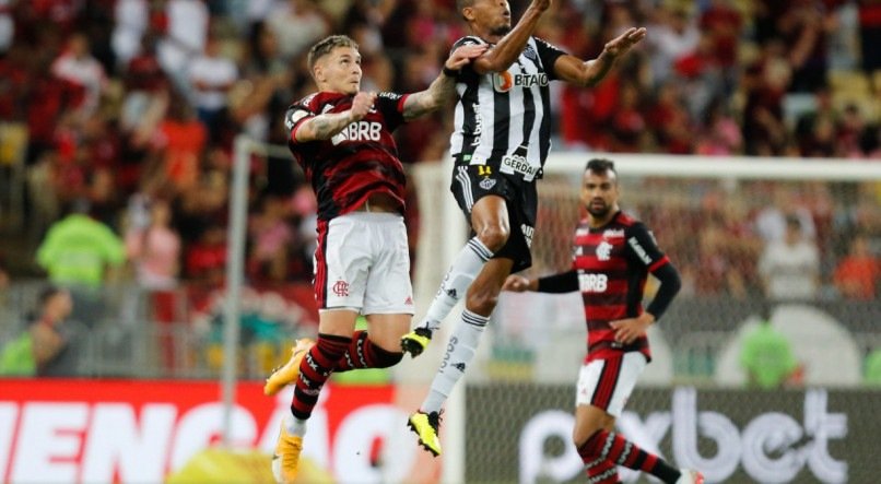 Lance do jogo entre Flamengo x Atlético-MG pela 32ª rodada da Série A do Campeonato Brasileiro